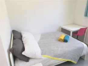 Dana-Private Room in a Shared House-Close to City & ANU-3